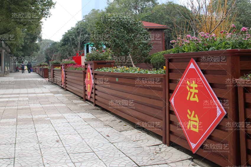 仿木花箱有哪些地方優(yōu)于木質(zhì)花箱？